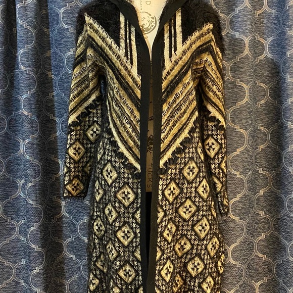 BCBGMaxAzria Sweaters - BCBGMaxAzria Black and Cream Knit Cardigan